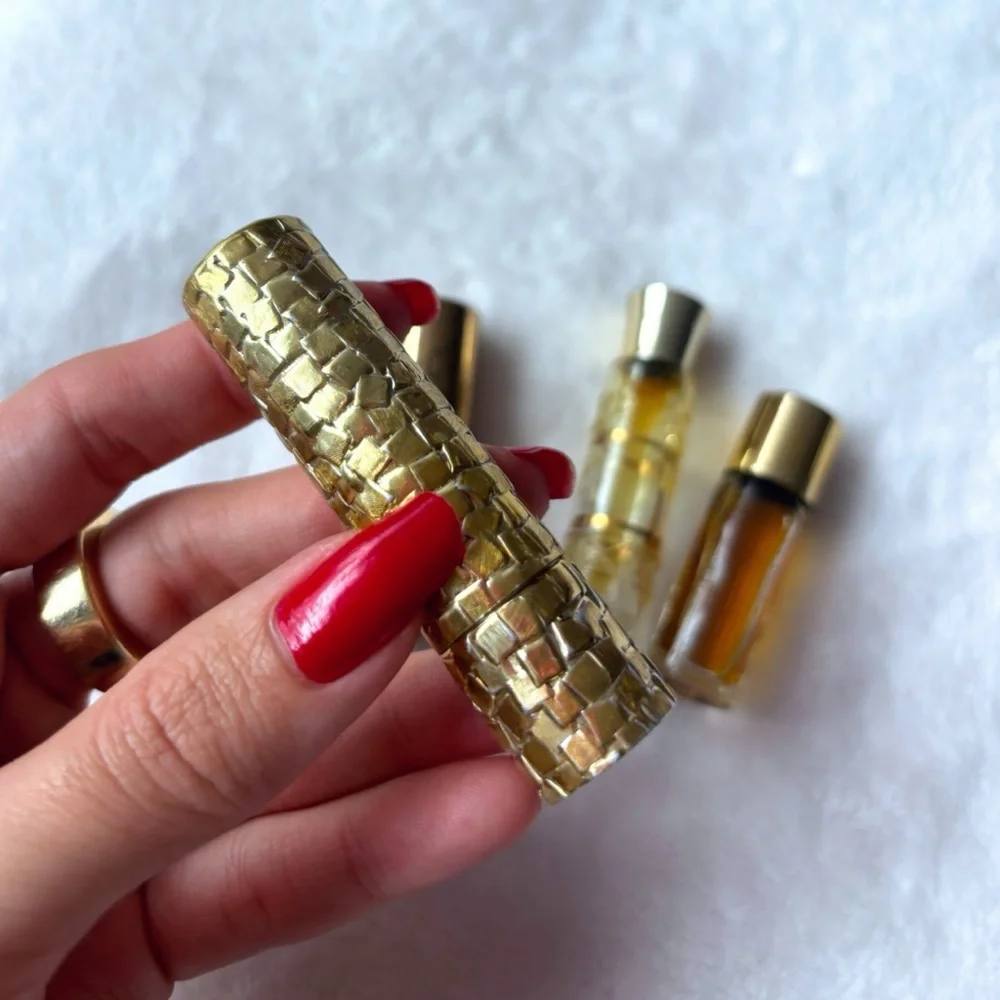 ✨ LOT OF ANTIQUE LIPSTICK & ANTIQUE PERFUME HOLLYWOOD REGENCY VANITY GOLD VANITY - Picture 1 of 6
